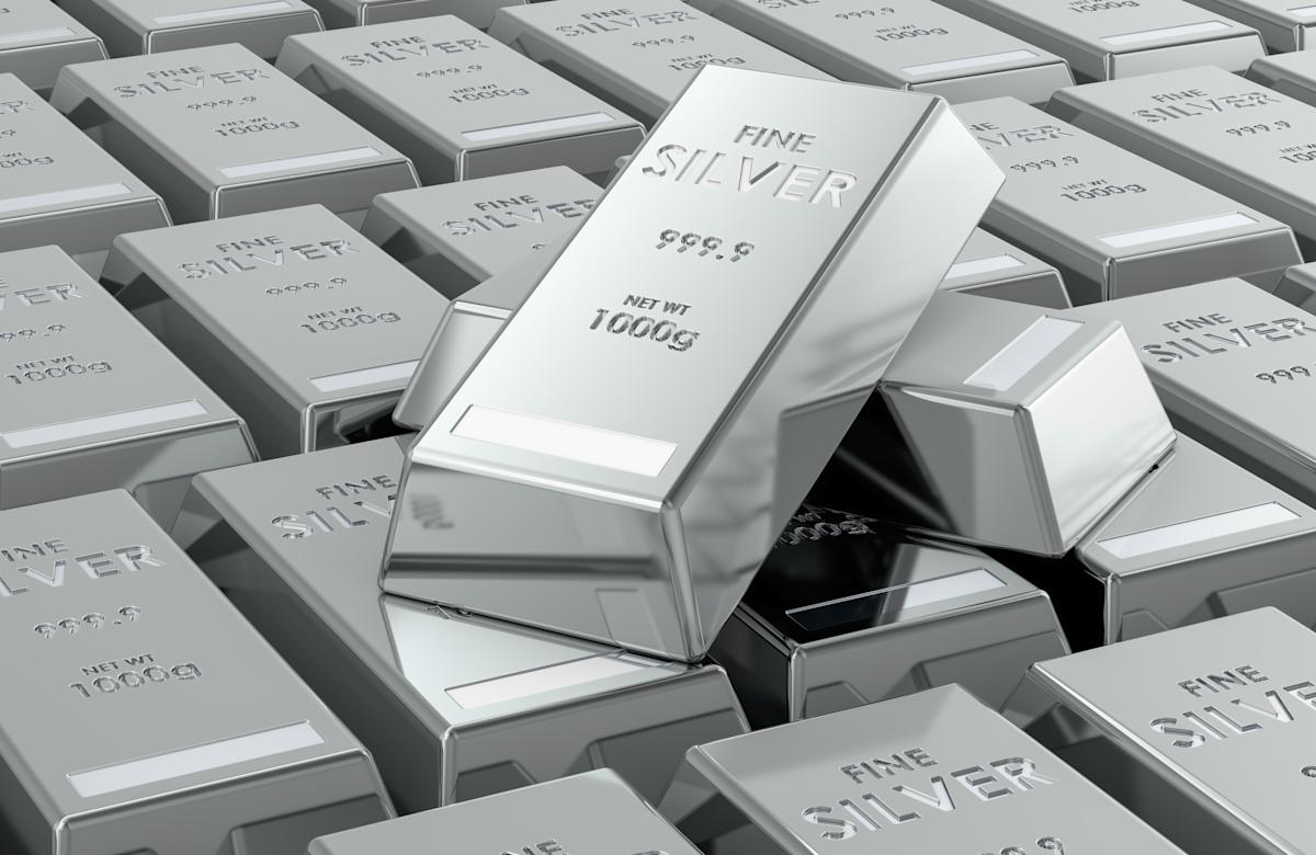 Alpha: Silver's War Premium vs. The Liquidity Crunch